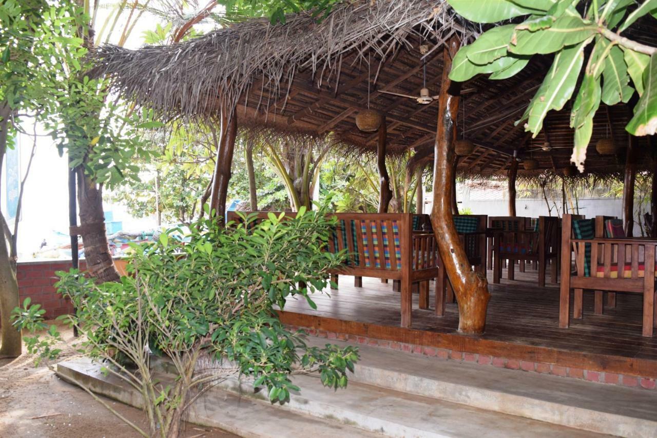 Rupa'S Hotel Arugam Bay Exterior photo